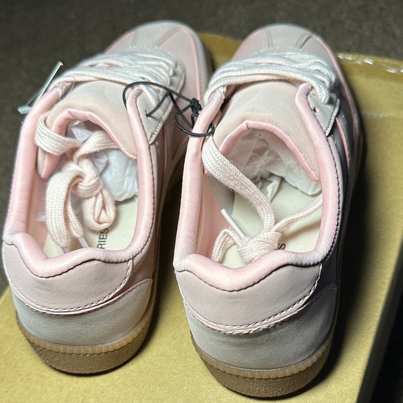 No Boundaries Light Pink Women's Lace-Up Athletic Sneakers - Picture 4 of 7